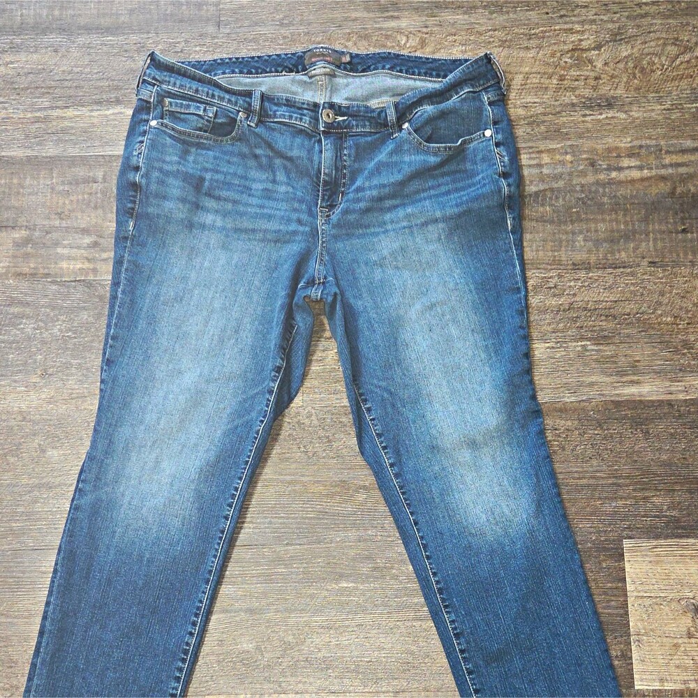 TORRID LADIES BOYFRIEND STRAIGHT BLUE DENIM VINTAGE STRETCH JEAN SZ 18 REGULAR